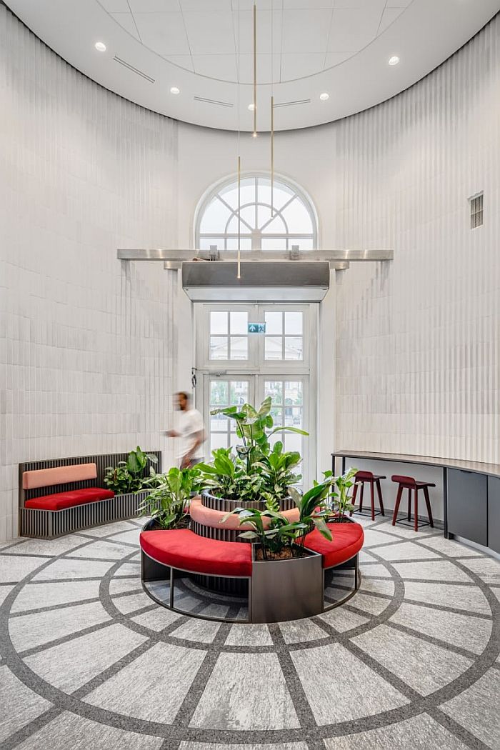 a welcoming office interior in warsaw generali 001