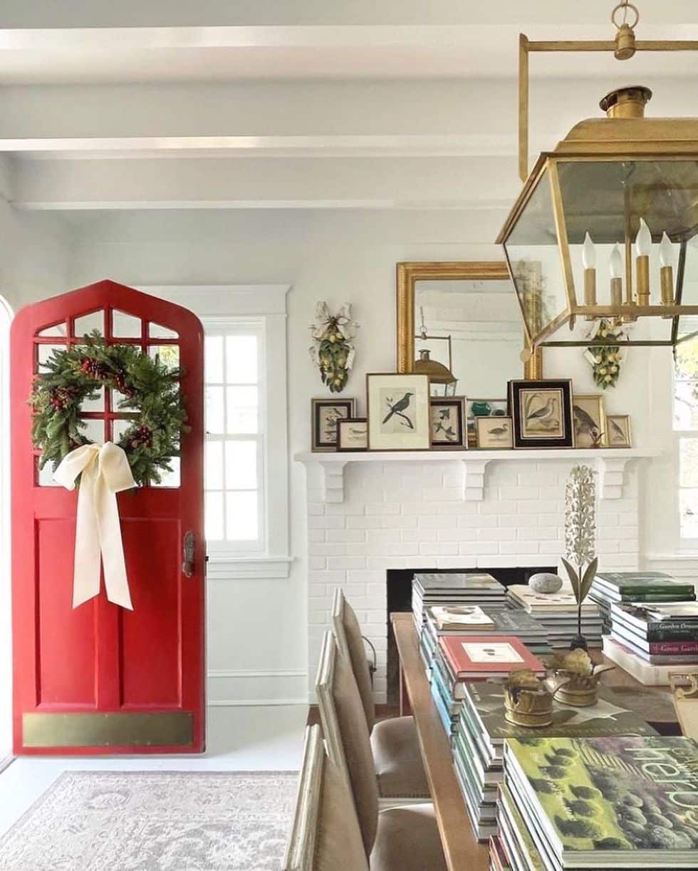 Sunday Strolls and Scrolls: Charming Christmas Homes