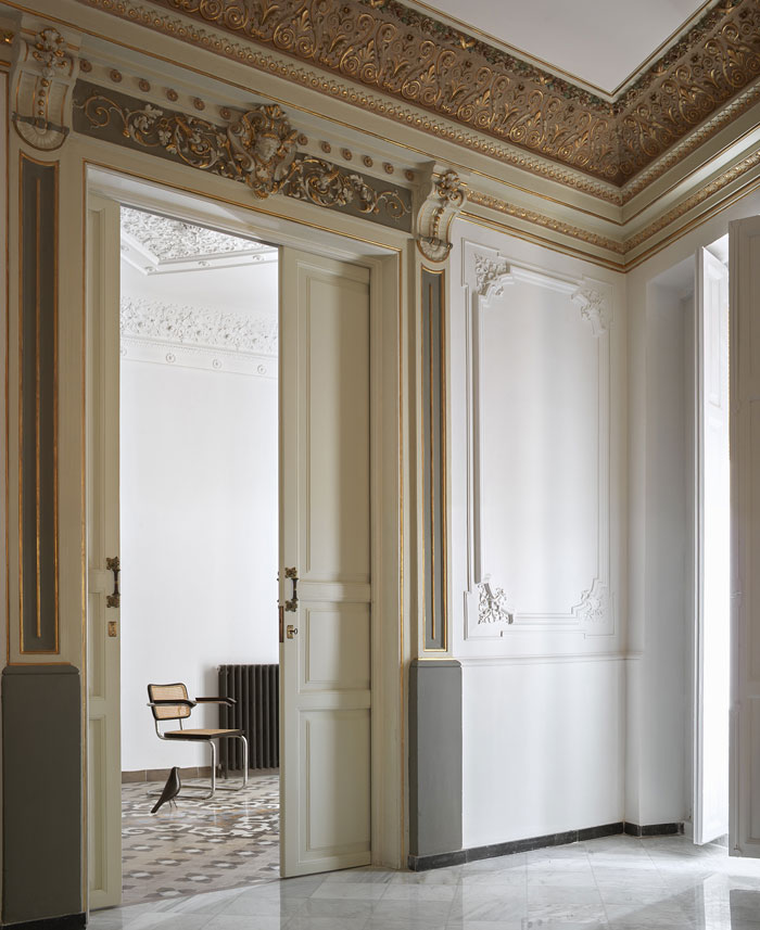 DG Estudio Uplifts 19th-century House in the Heart of Valencian Neighborhood dg arquitecto ave 7 house renovation valencia 5