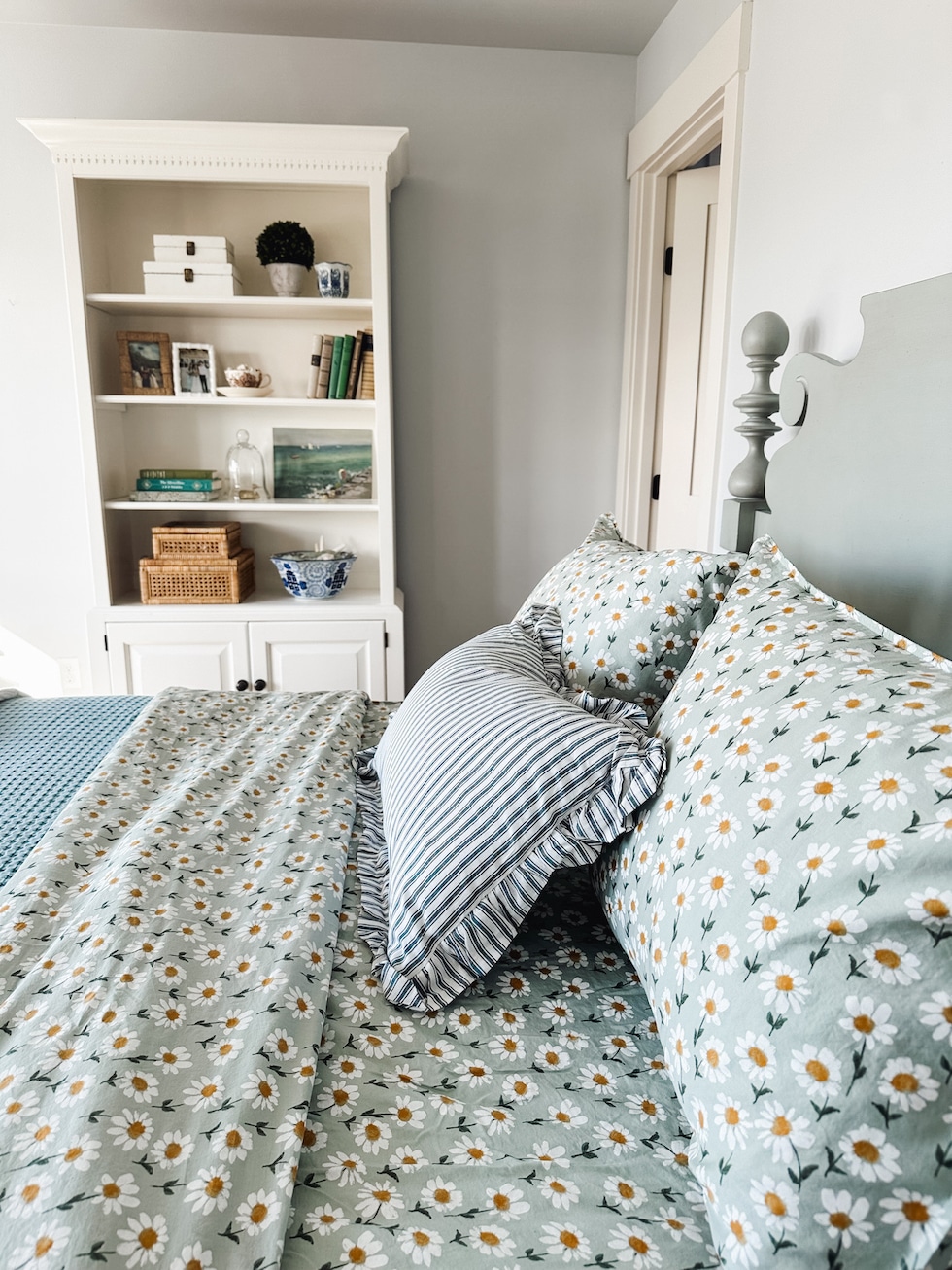 Fresh as a Daisy: Adorable Spring Sheets & Facebook Marketplace Quincy Bed is finally in our room!