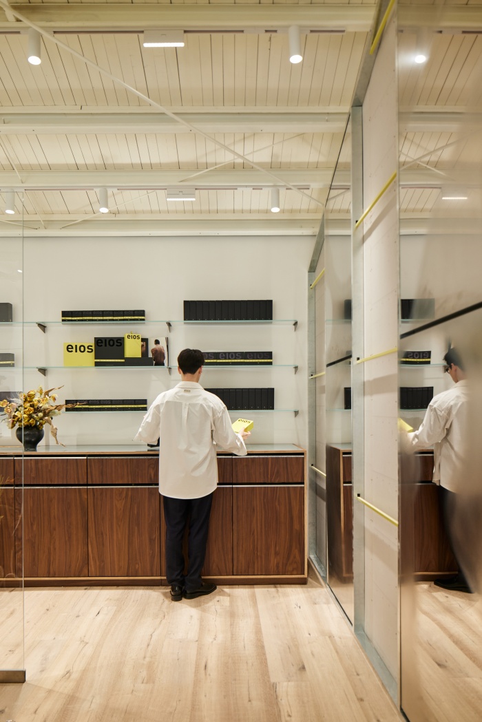 hoii design eios store 036