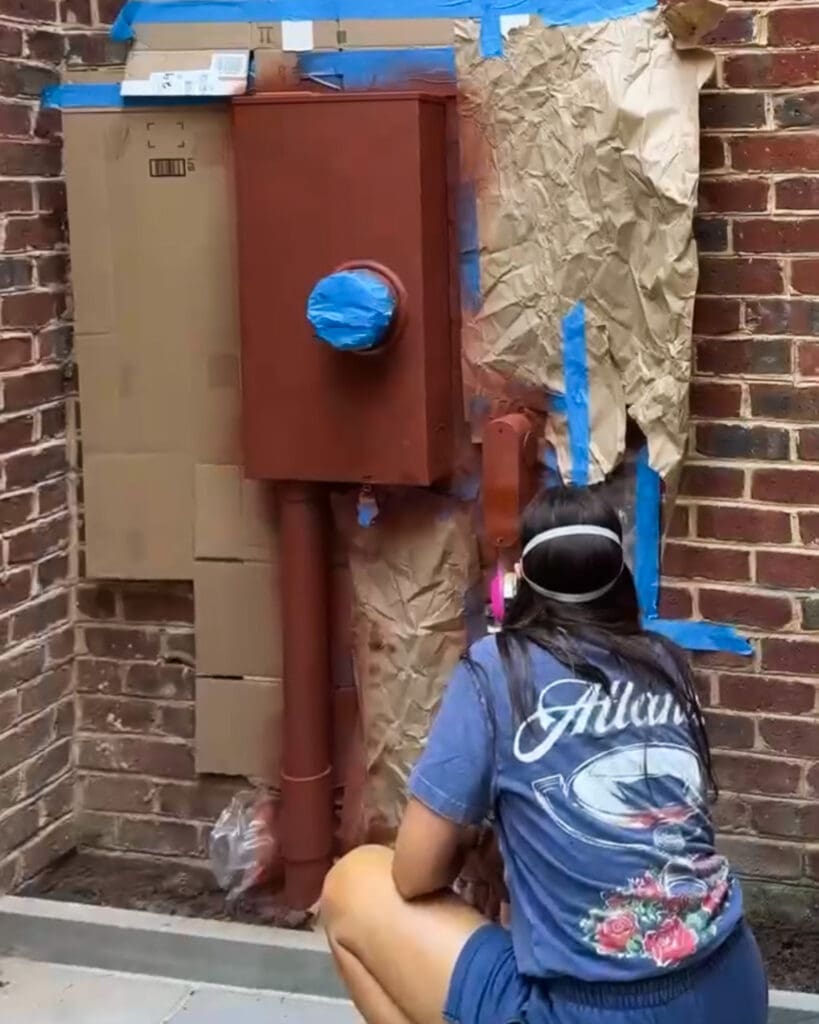 Chris Loves Julia | Julia spray painting the meter box