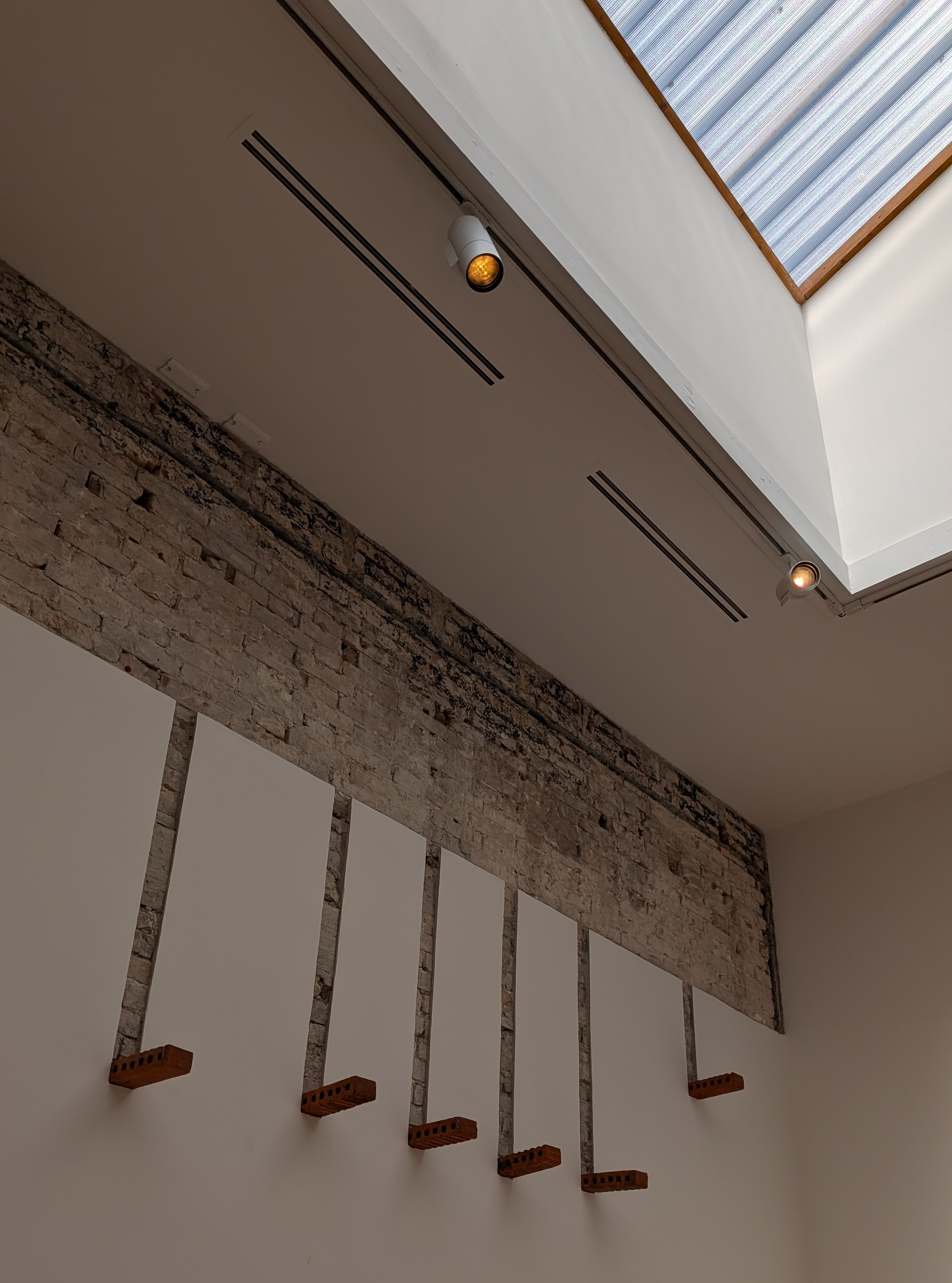 A detail of the inserted bricks in Rift Room