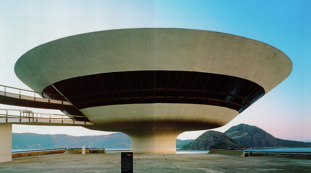 Famous modernist architects oscar niemeyer Niteroi museum