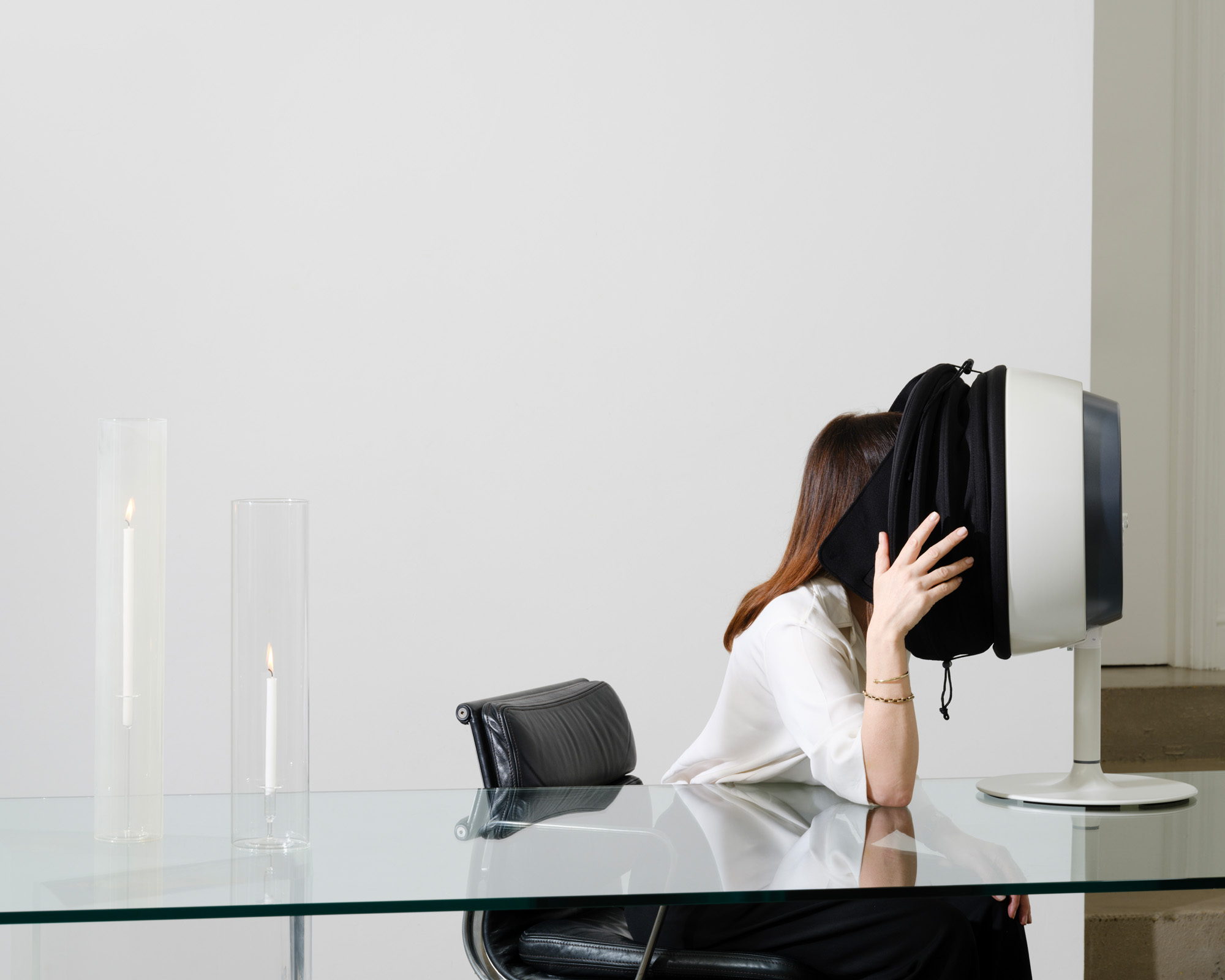 Teresa Tarmey using a skin scanner