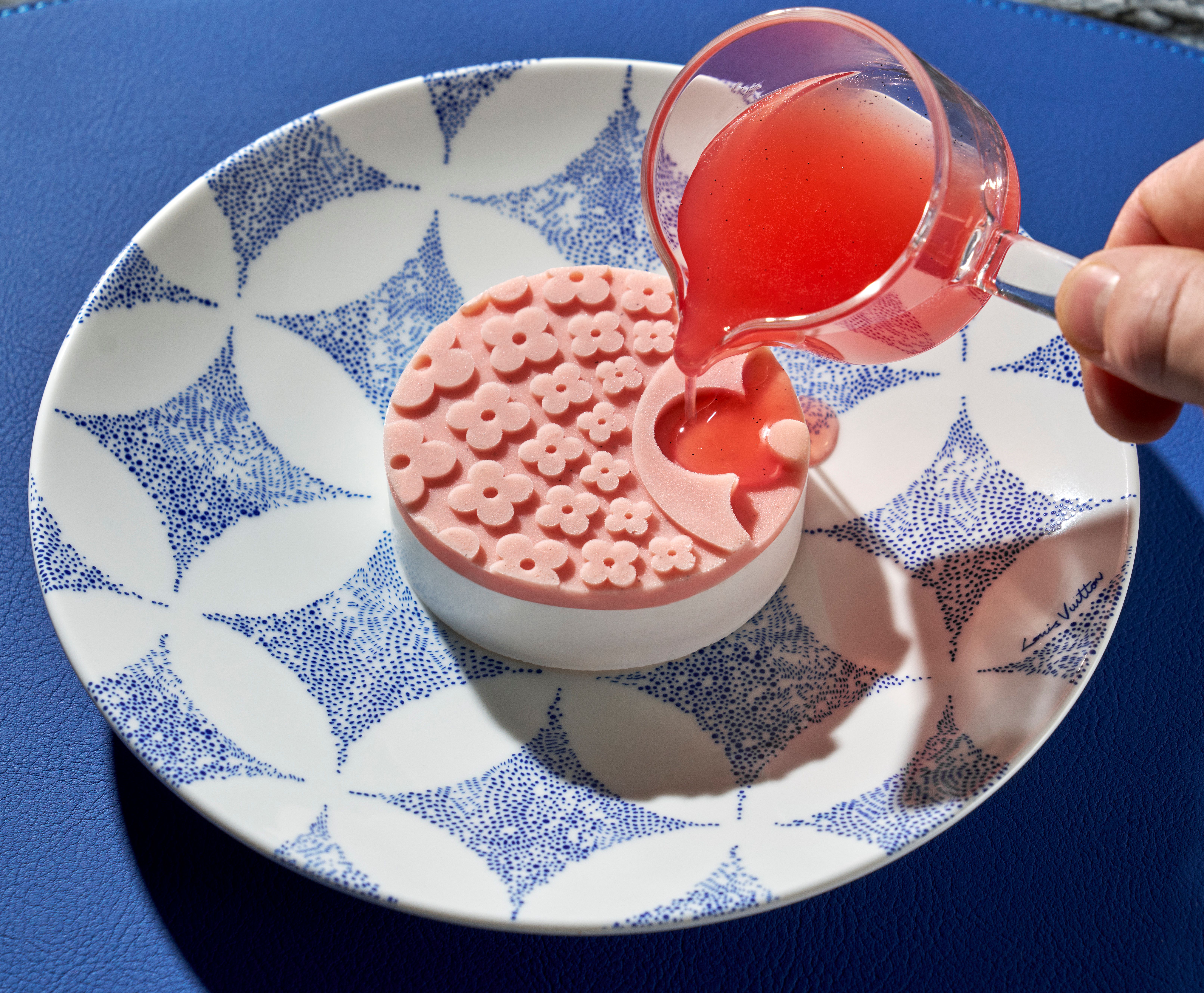 louis vuitton white 1921 saint-tropez