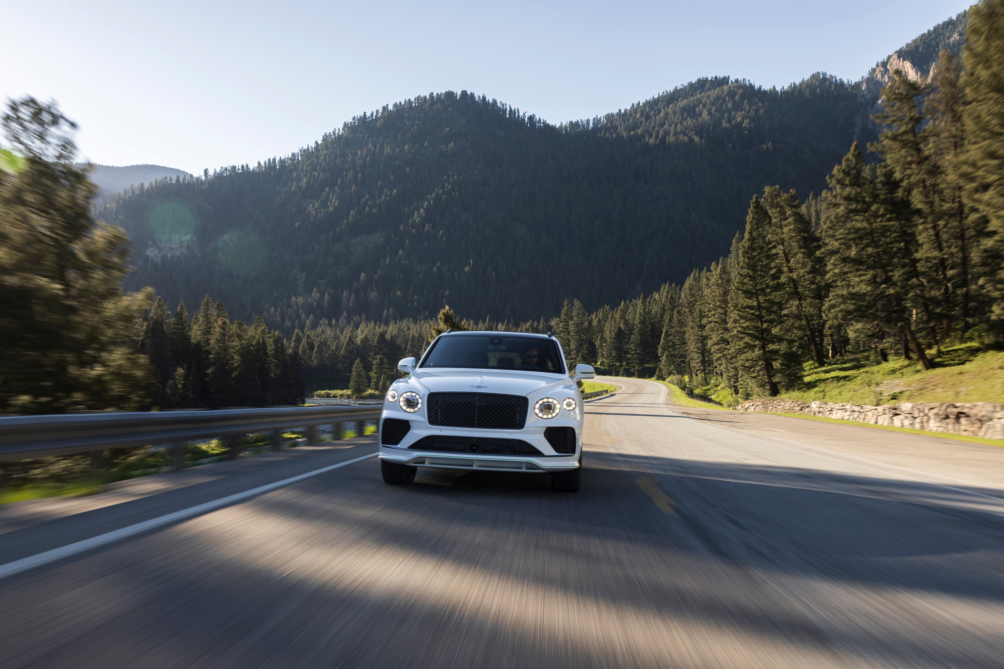 Bentley Bentayga Speed in Snow Quartz