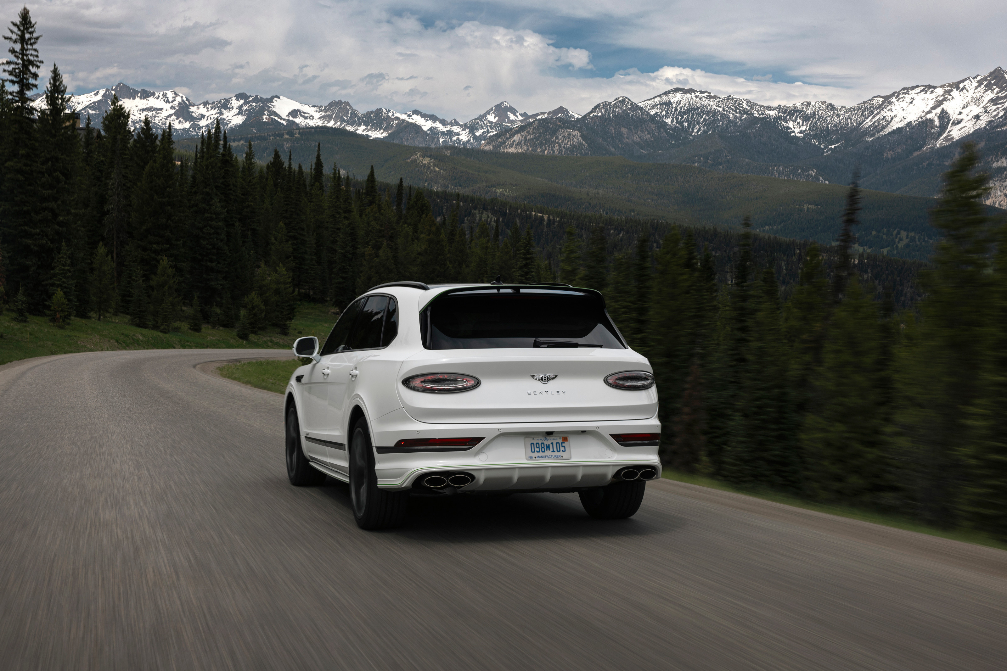 Bentley Bentayga Speed in Snow Quartz