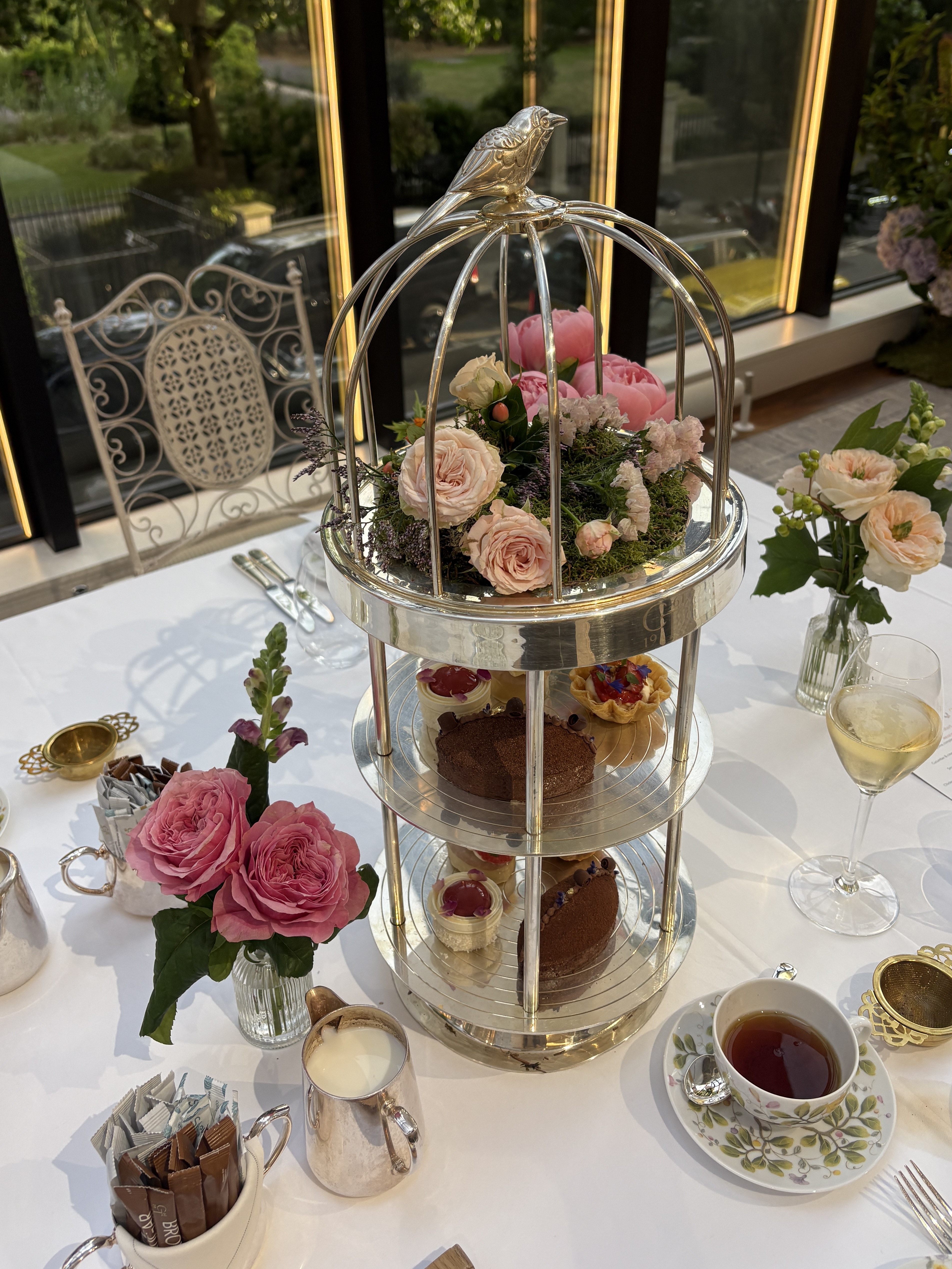 wallpaper editors out of office afternoon tea