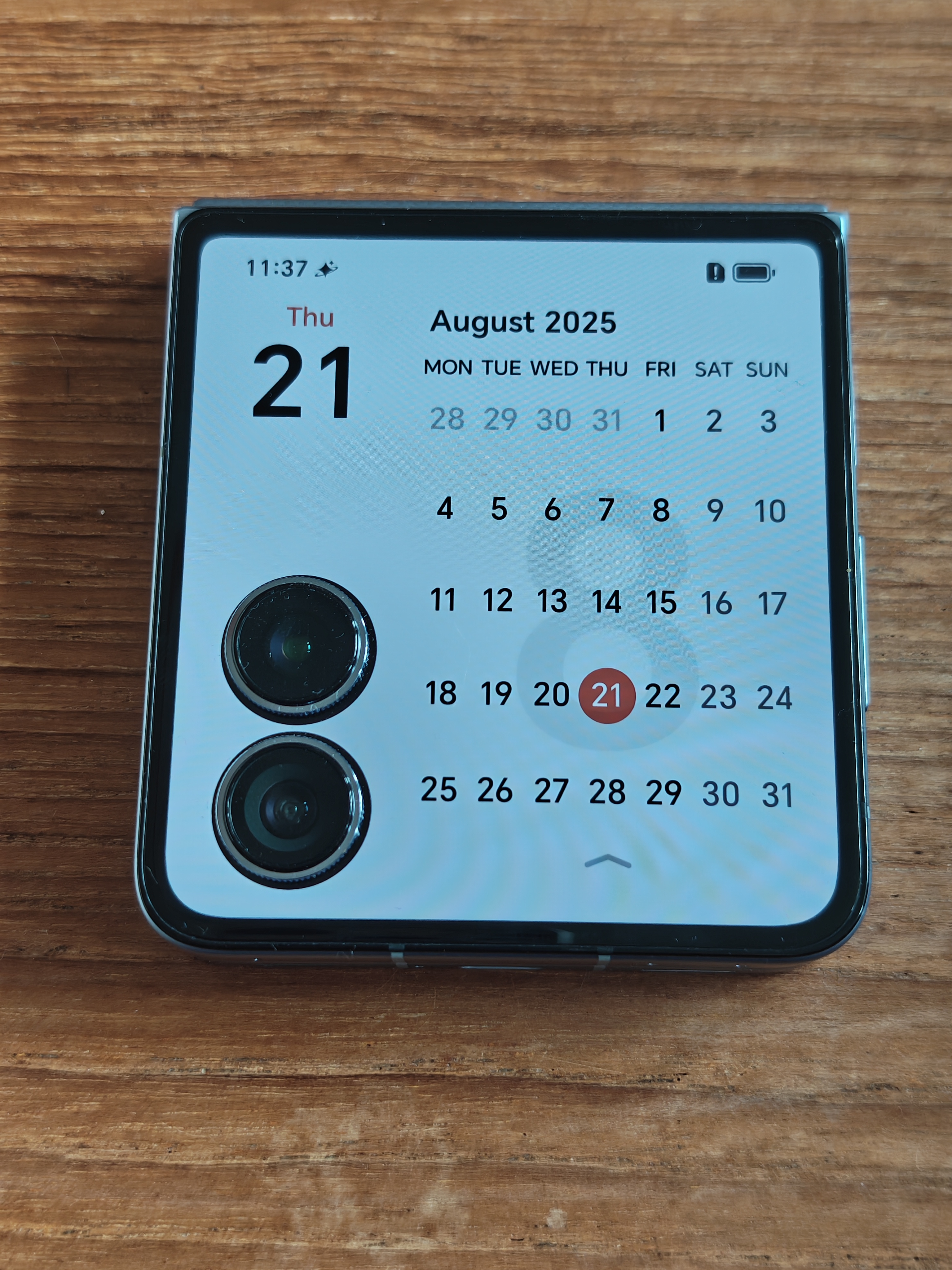 Honor Magic V Flip2 Jimmy Choo edition