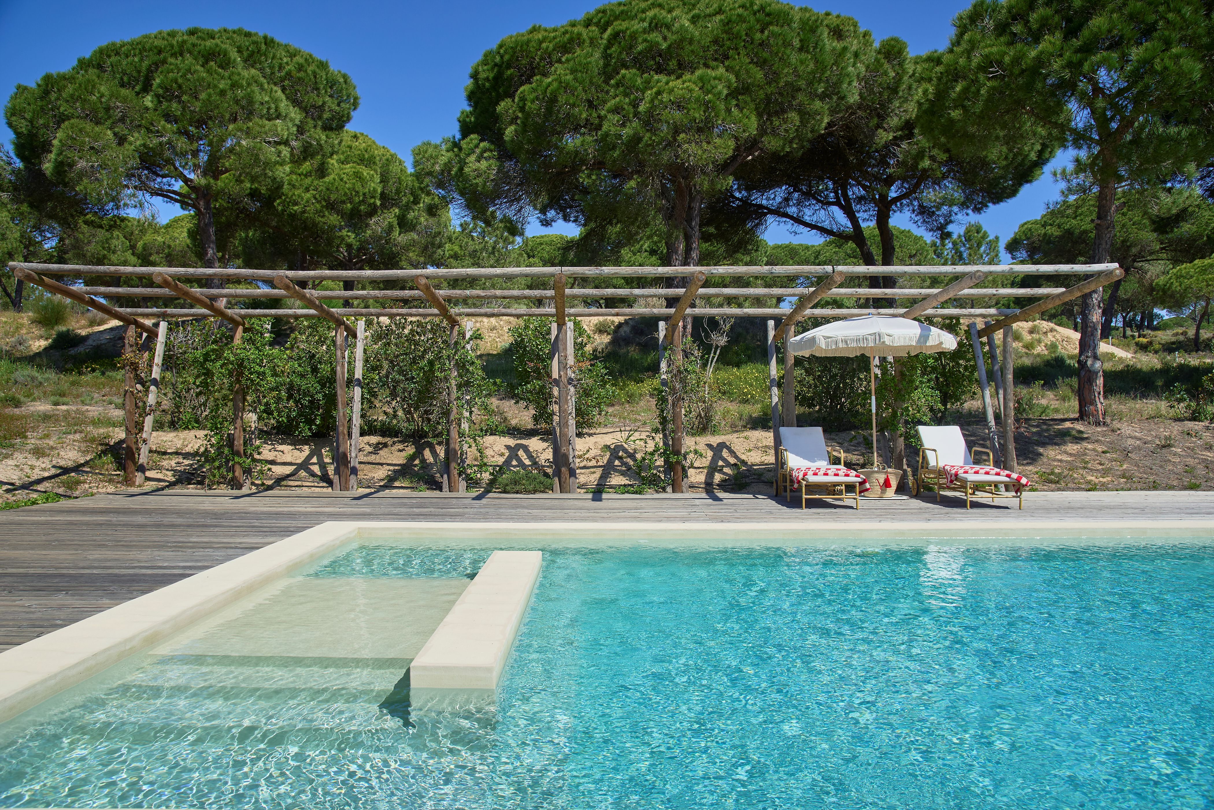 christian louboutin vermelho hotel new villas