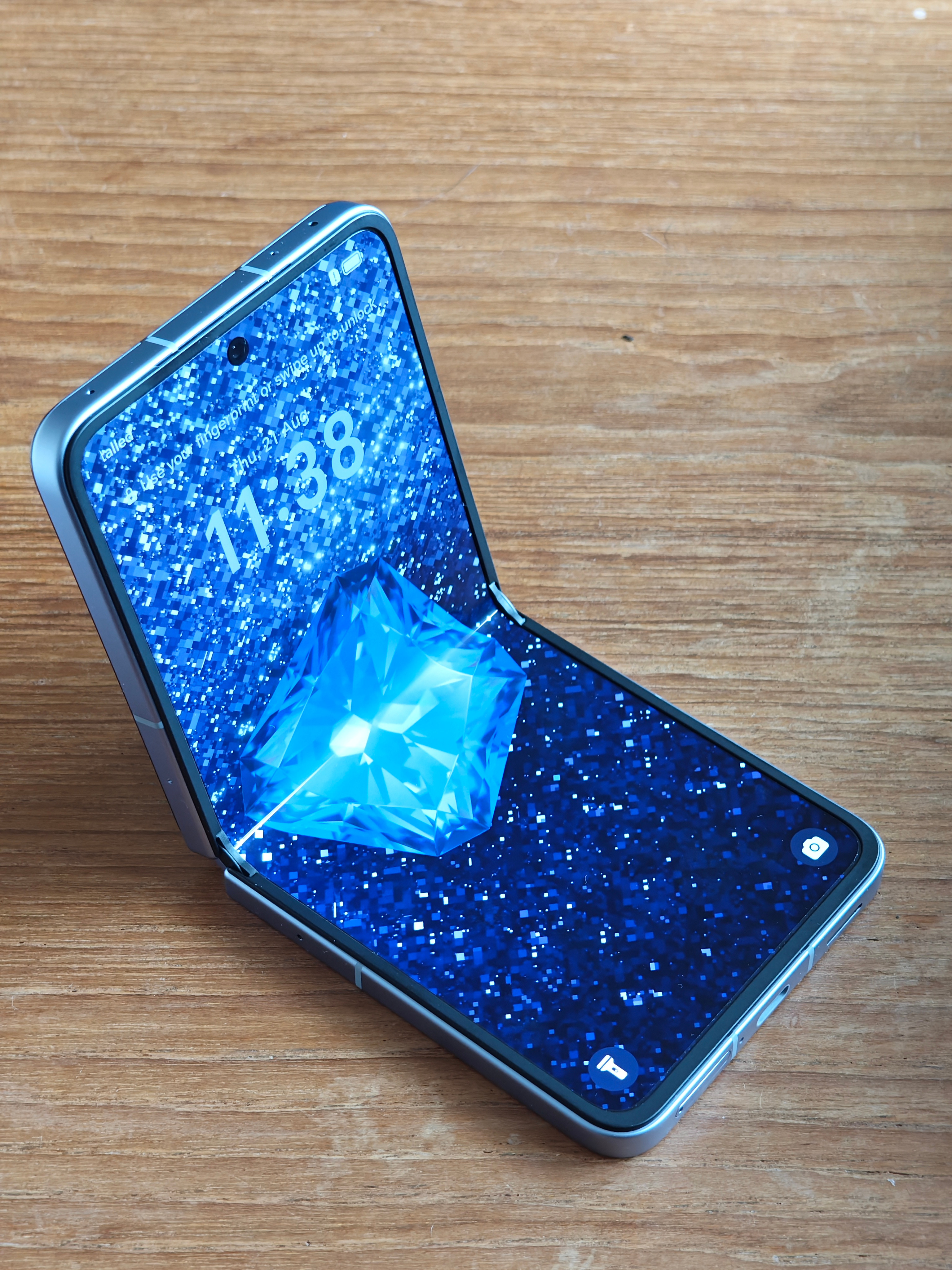 Honor Magic V Flip2 Jimmy Choo edition