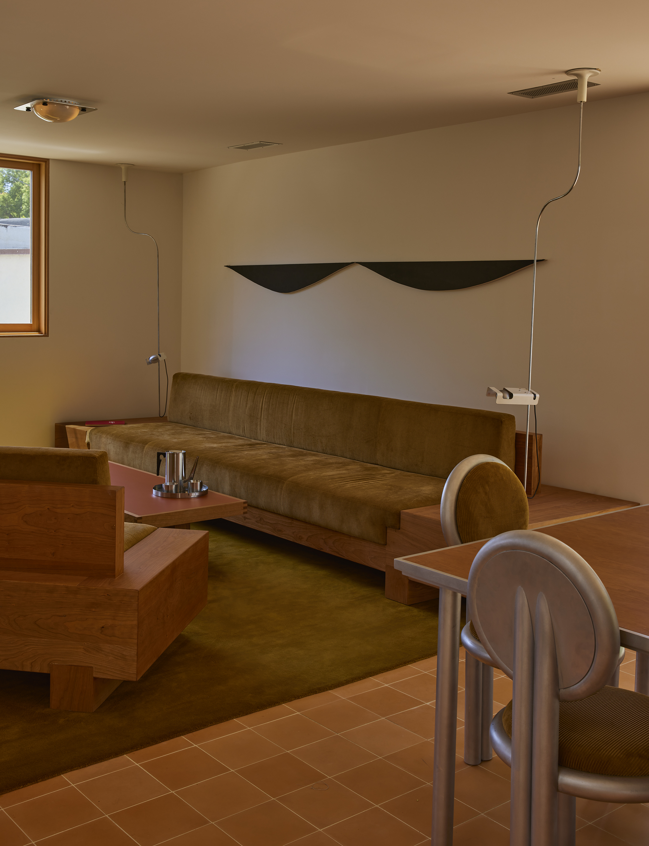 office furnished with cherry wood and terracotta tiles in Los Angeles