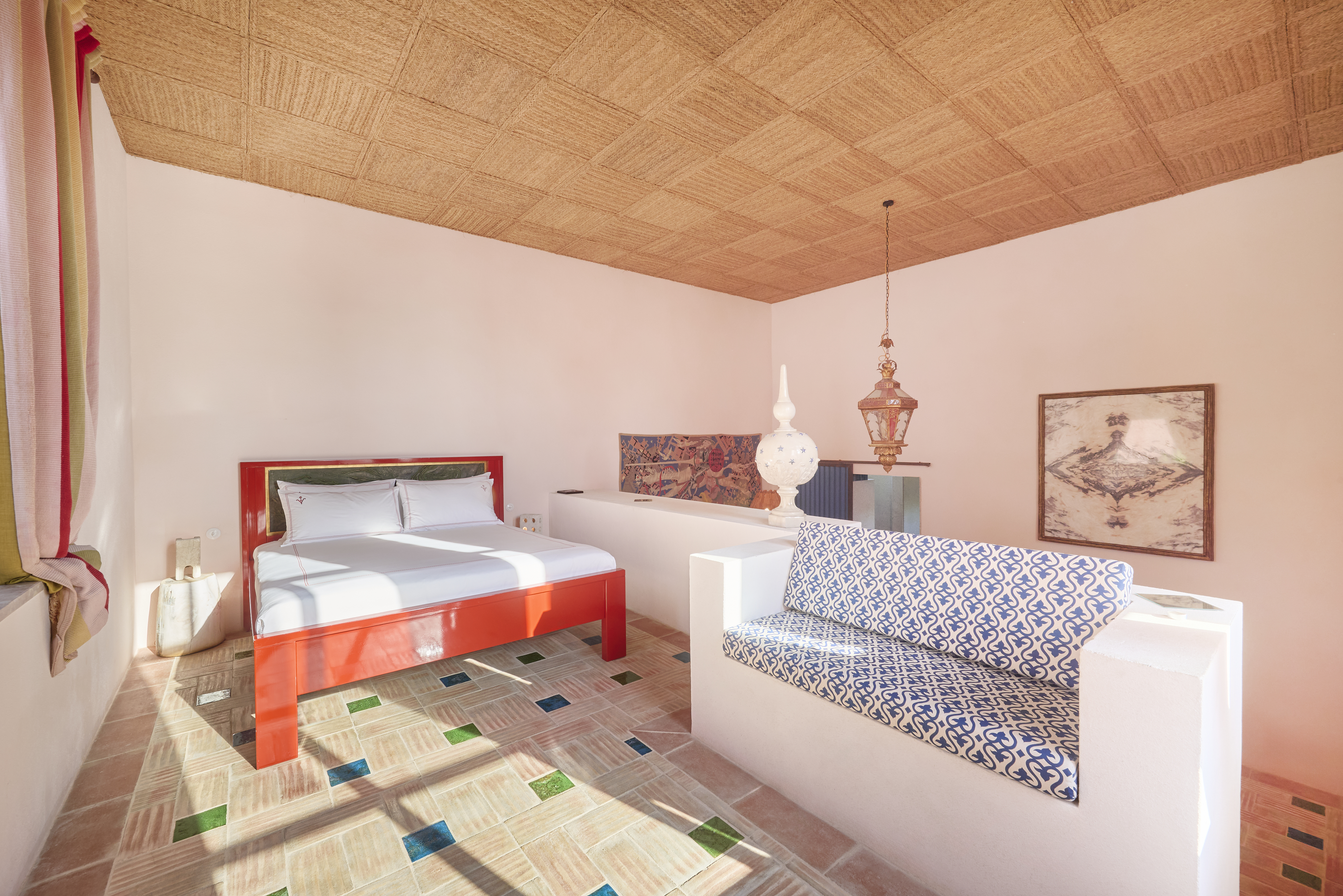 christian louboutin vermelho hotel new villas