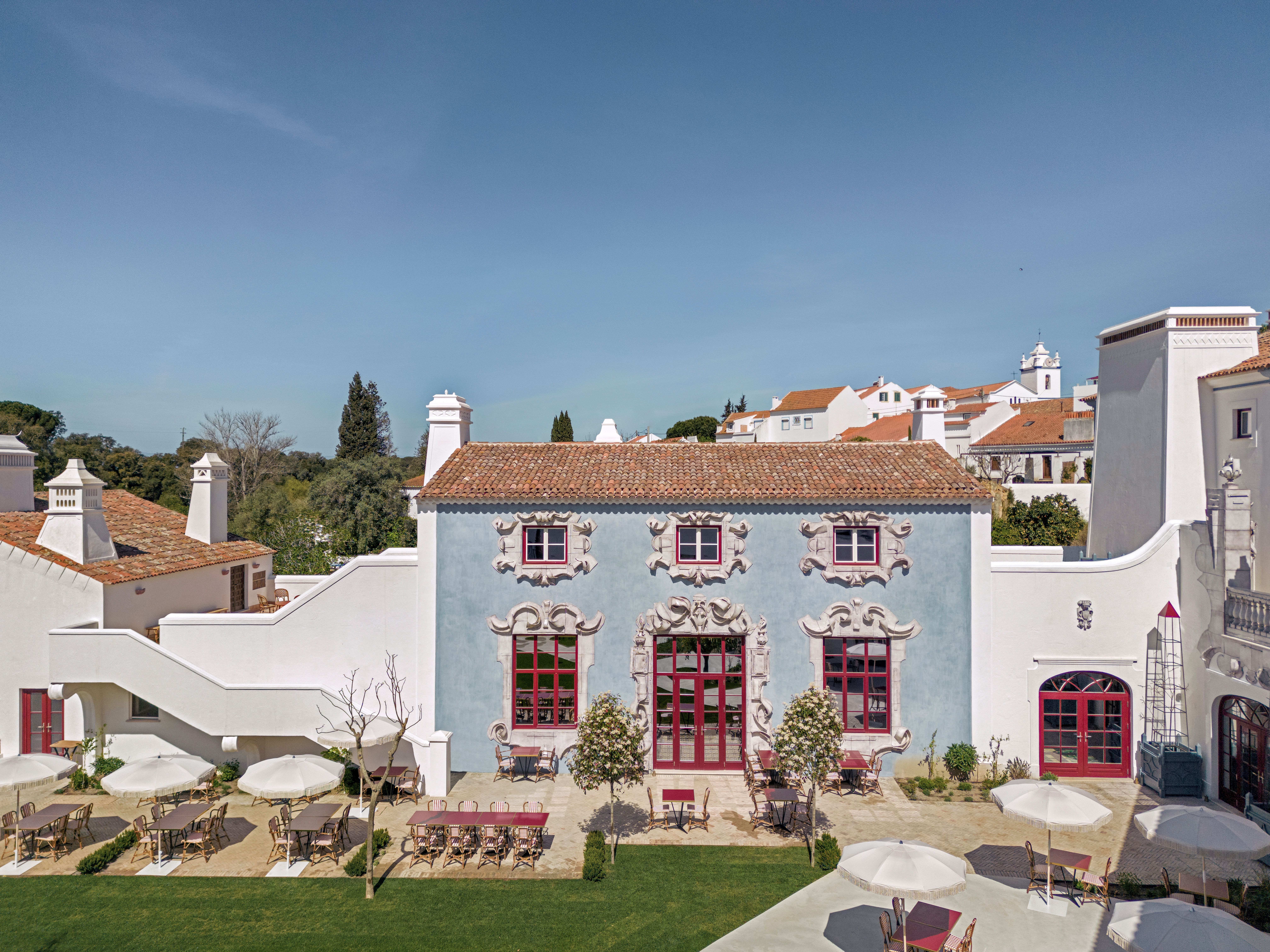 christian louboutin vermelho hotel new villas