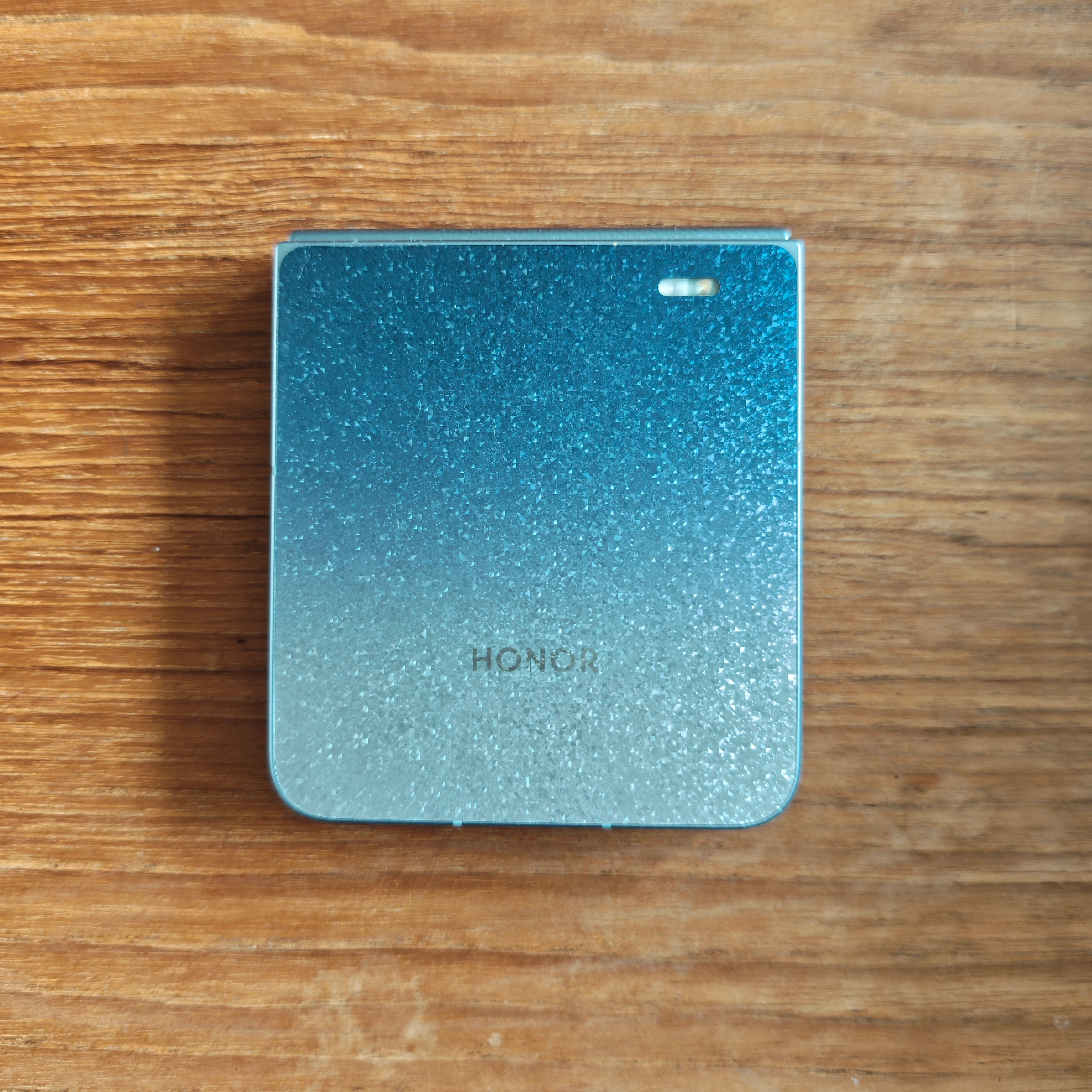 Honor Magic V Flip2 Jimmy Choo edition