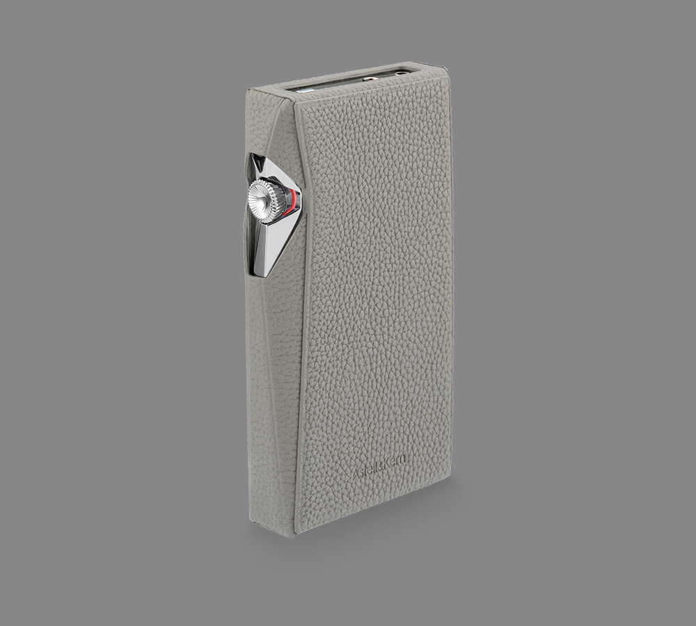 The Astell&Kern A&ultima SP4000 comes with a calf leather case