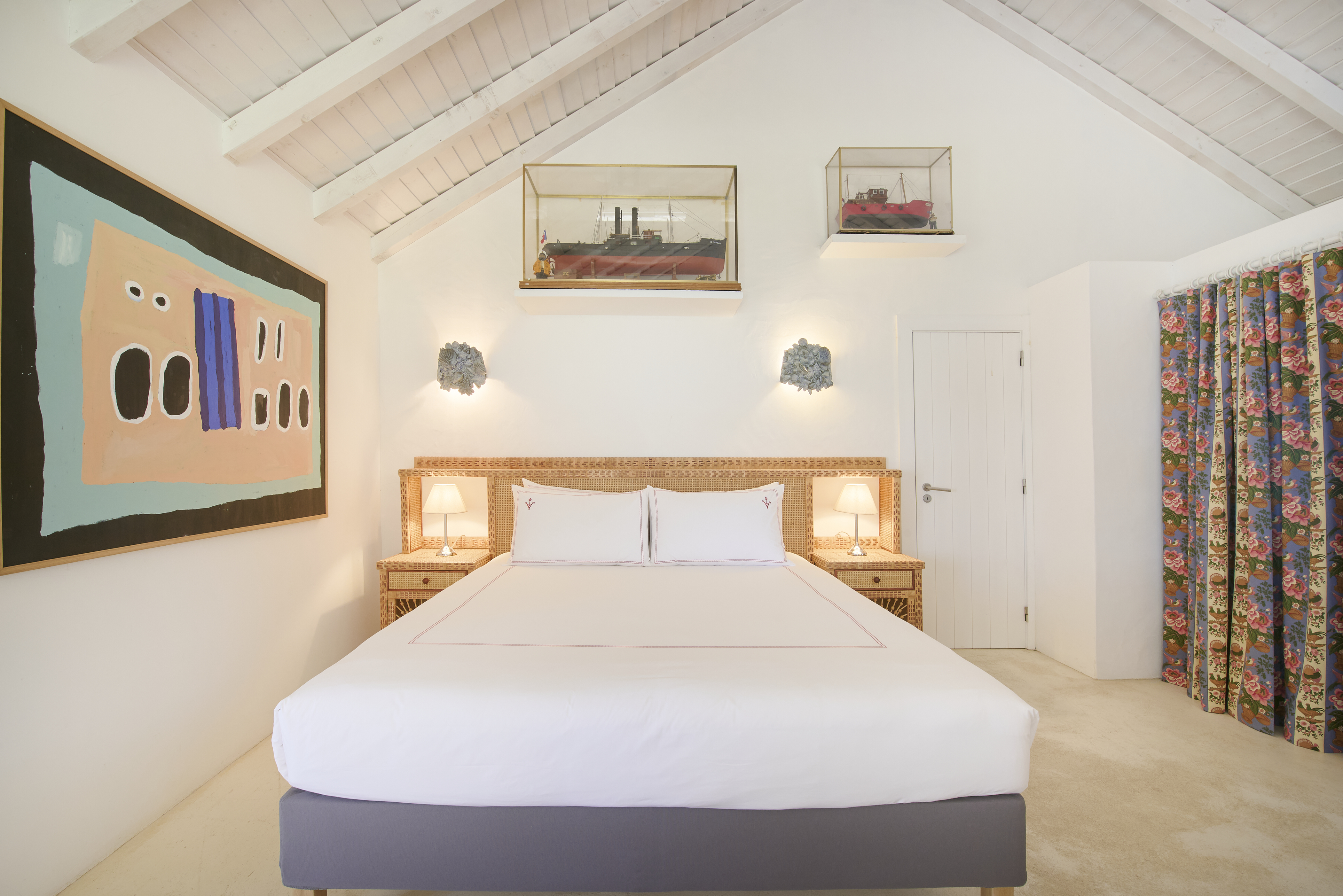 christian louboutin vermelho hotel new villas