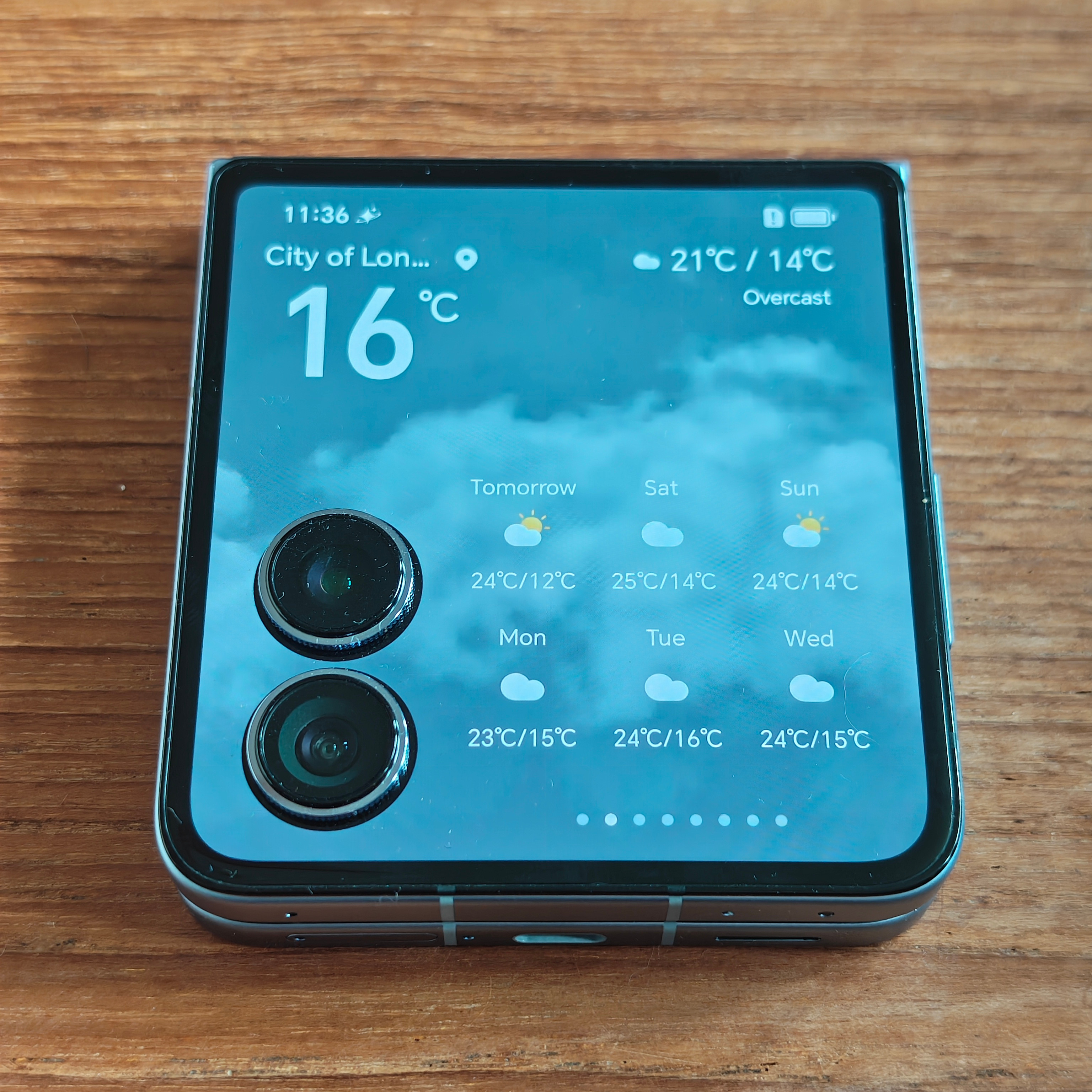 Honor Magic V Flip2 Jimmy Choo edition