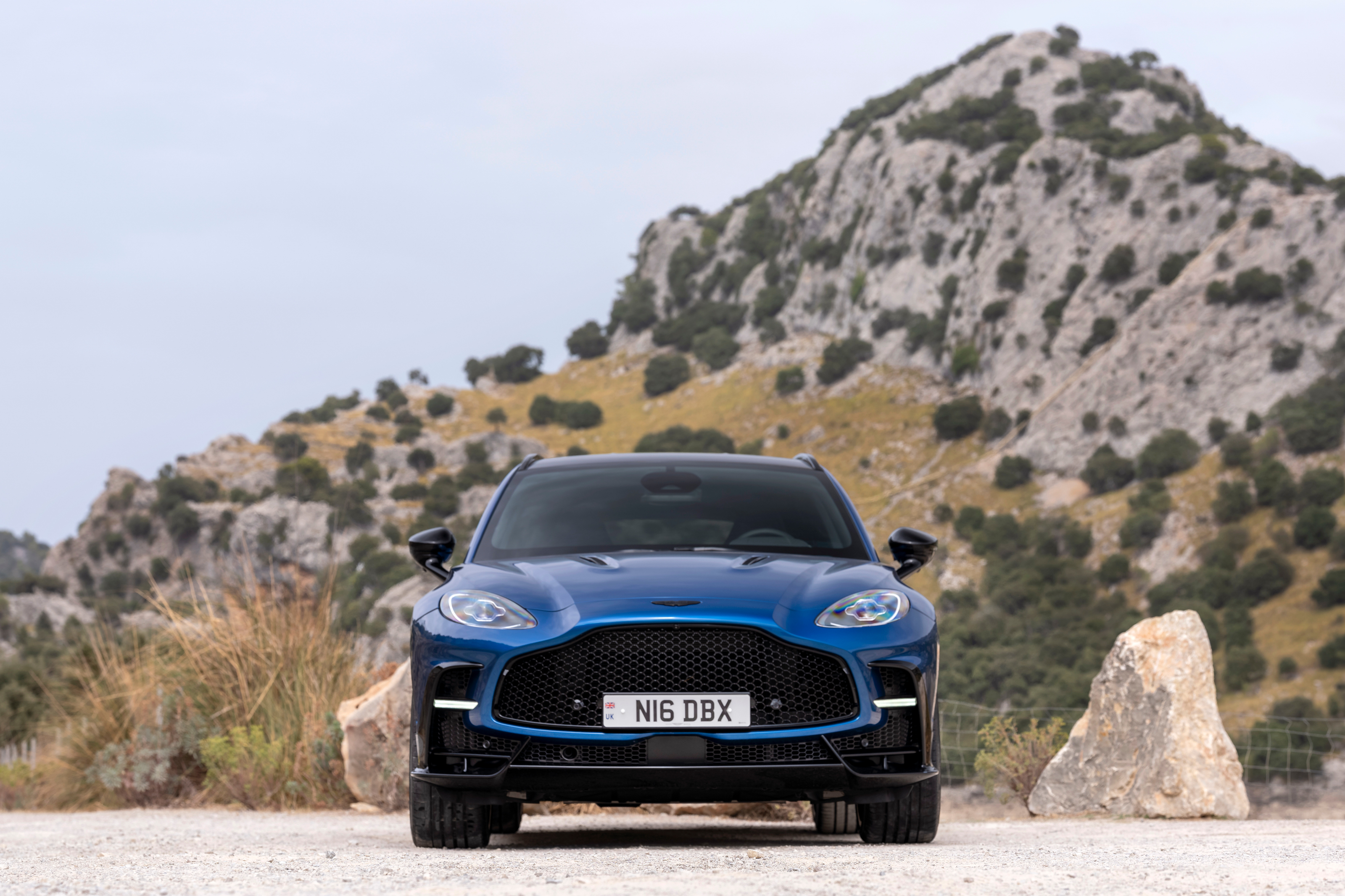 Aston Martin DBX S