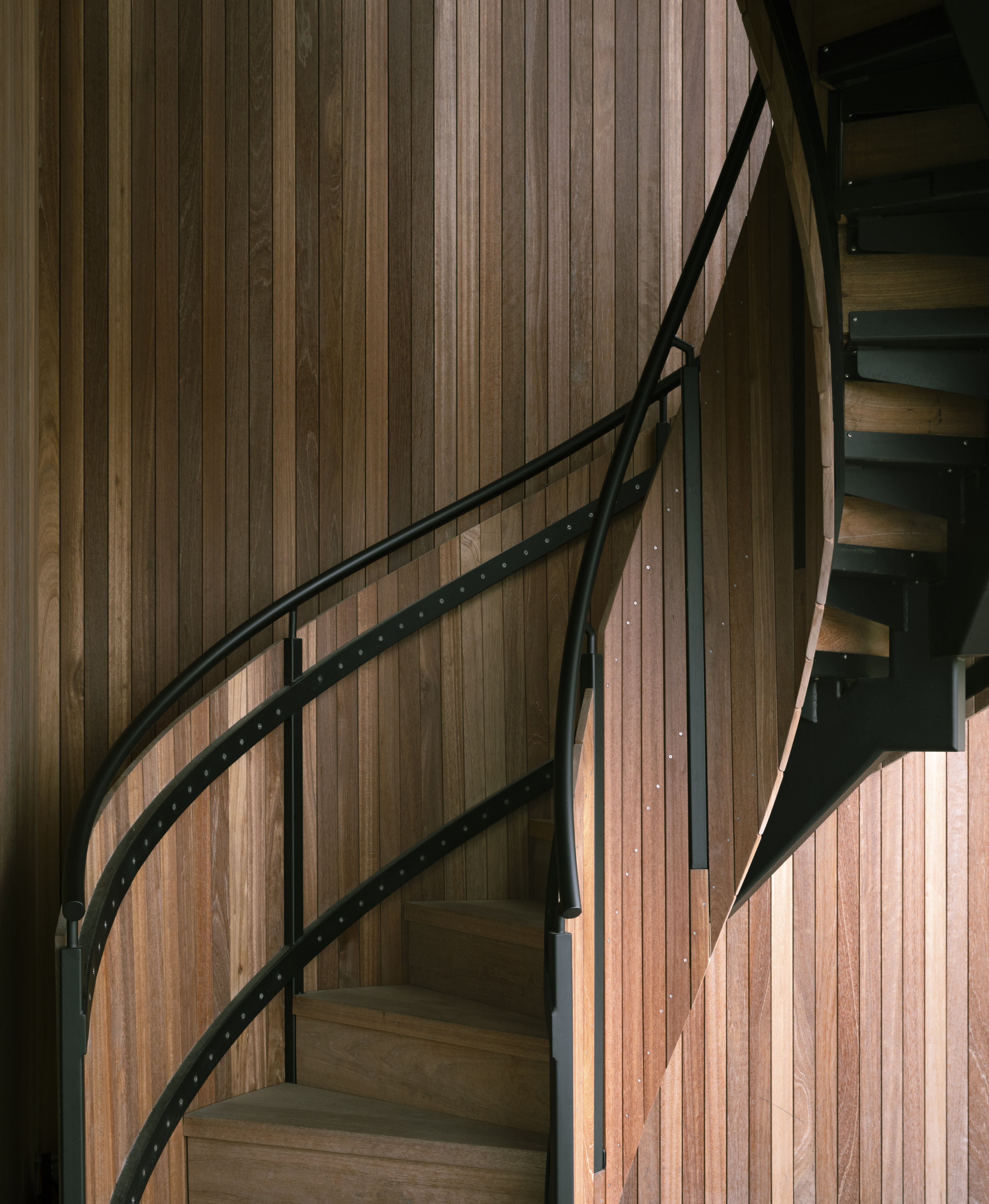 Montauk house on Hither Hills with its timber frame in a green landscape