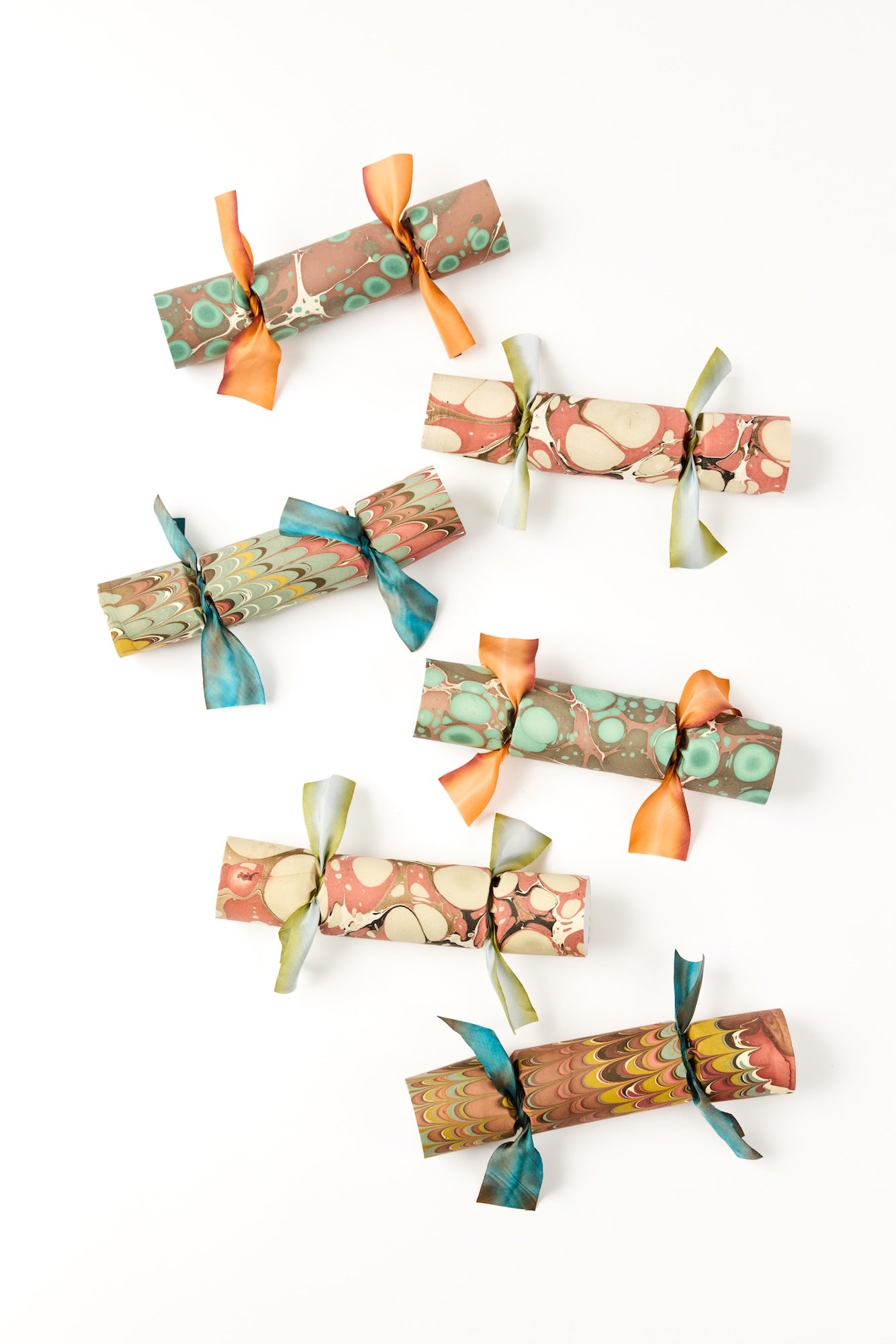 Set of 6 Sublime Marbled Party Crackers