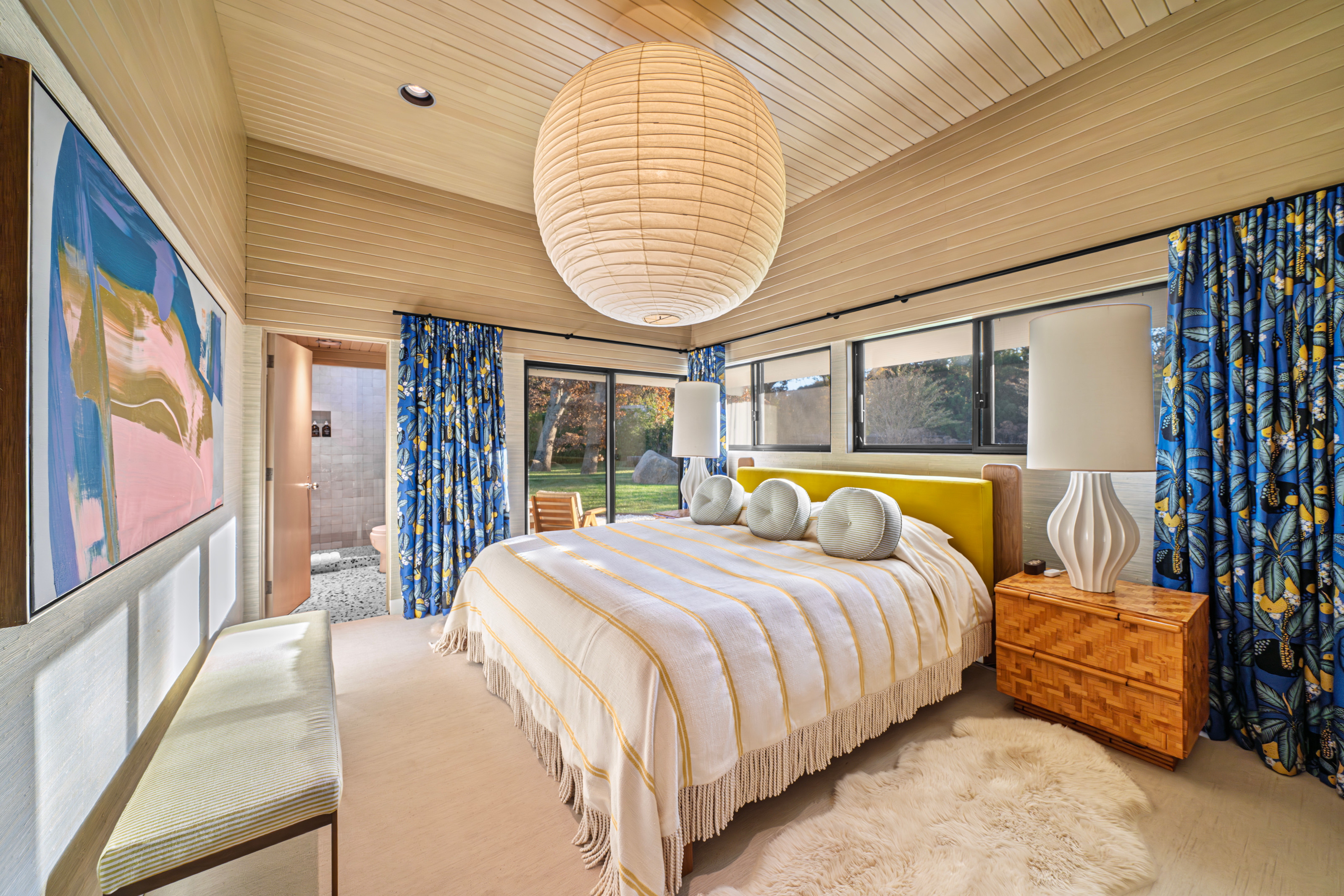 A bedroom at the Osofsky House