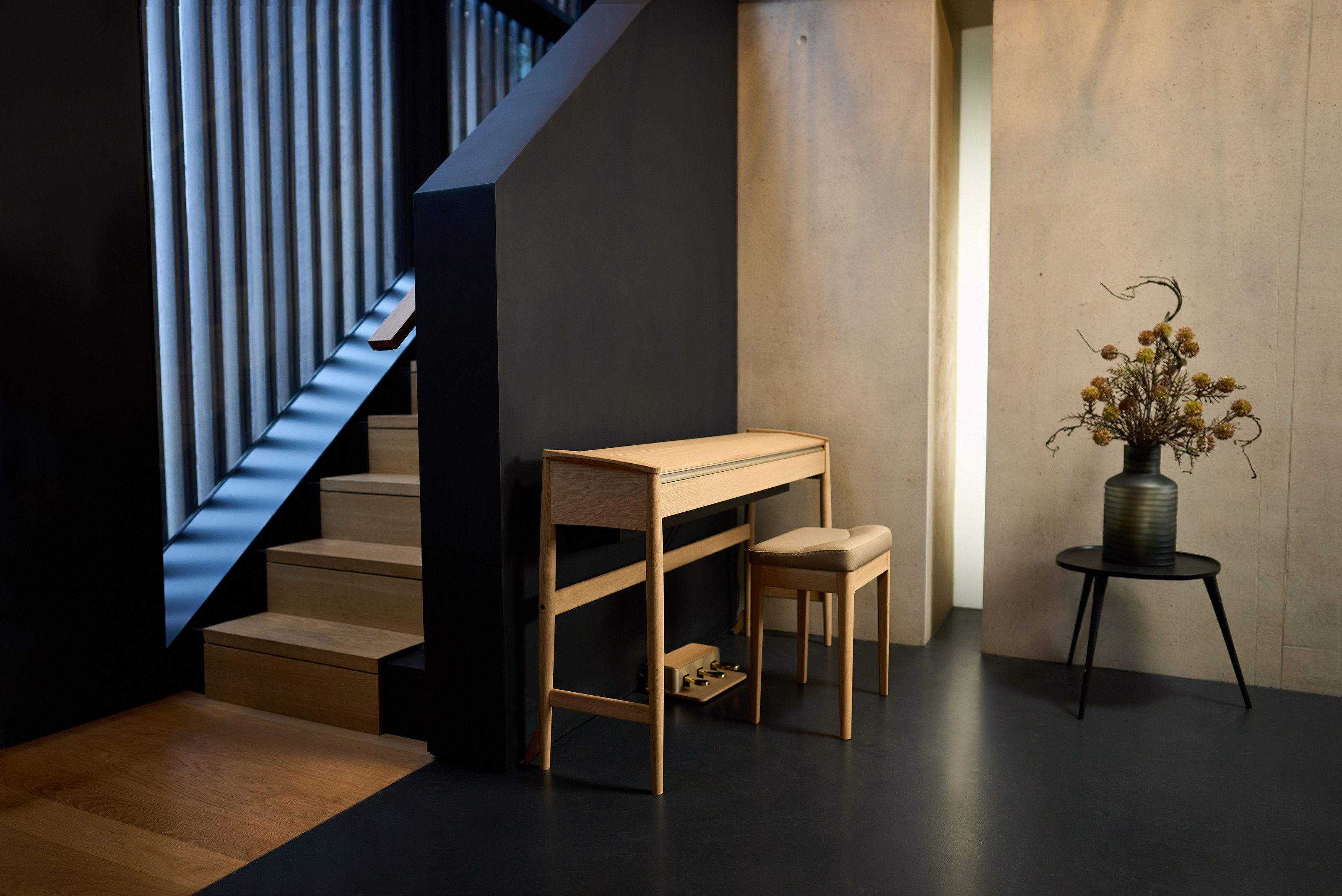 Roland Kiyola KF-20 in Light Oak