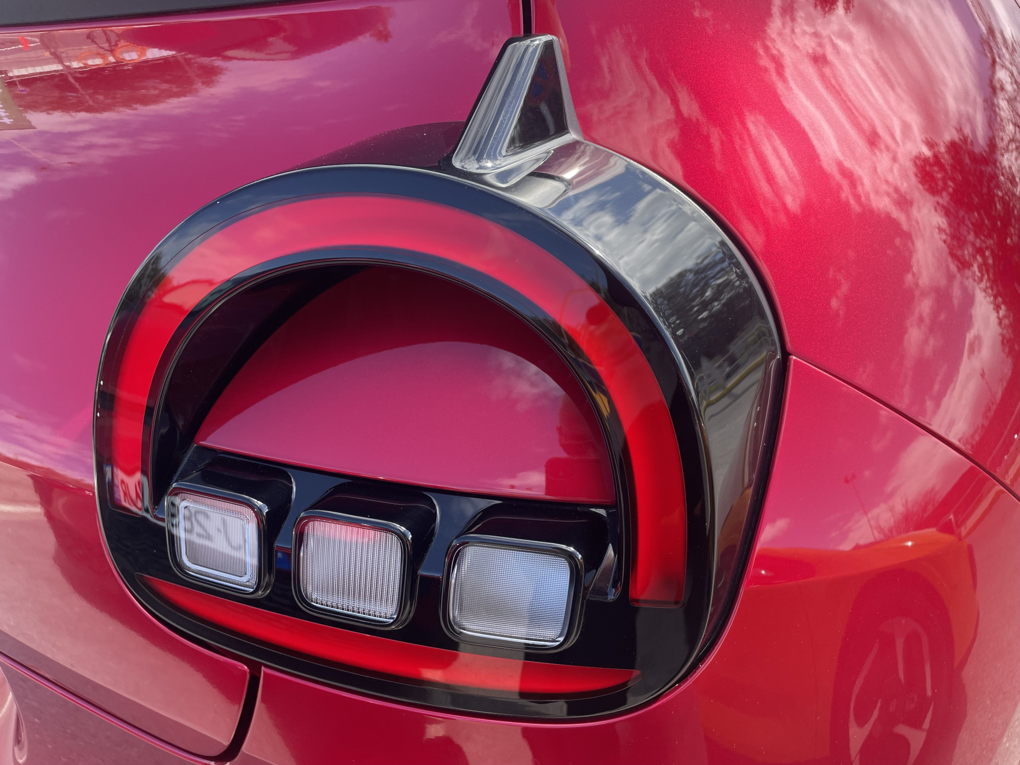 Renault Twingo E-Tech exterior tail light