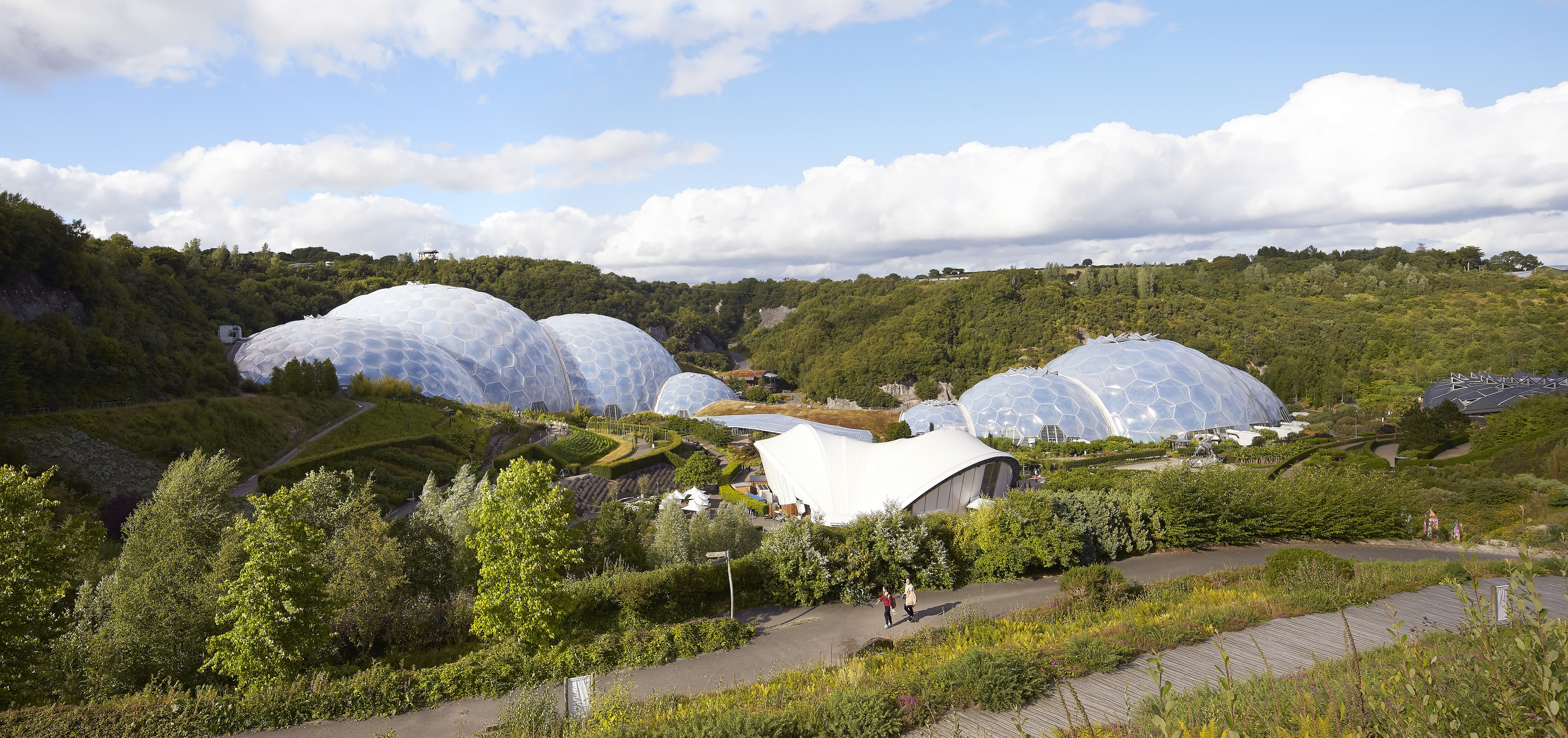 eden project domes in rolling green hills
