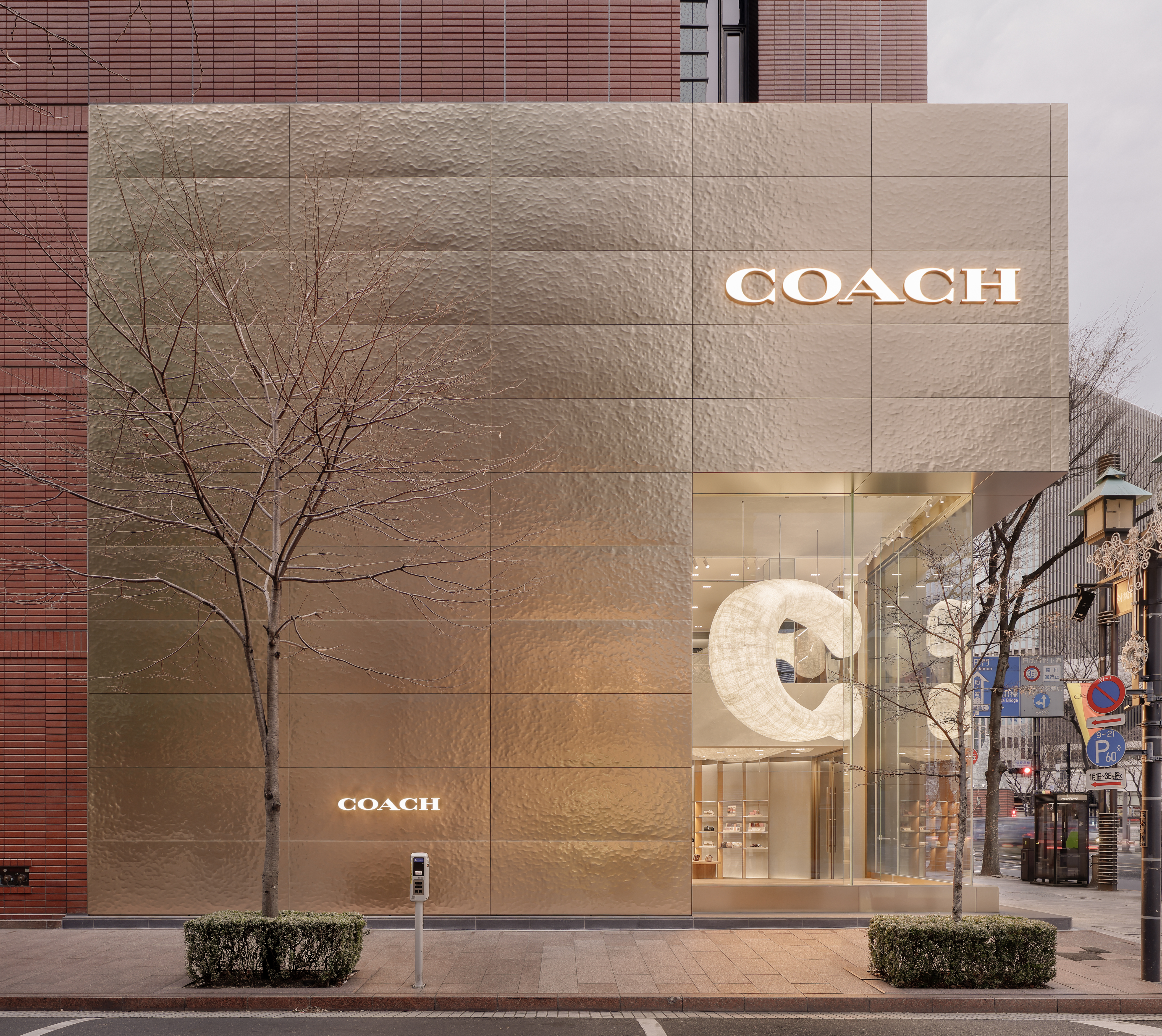 Coach Ginza by Curiosity