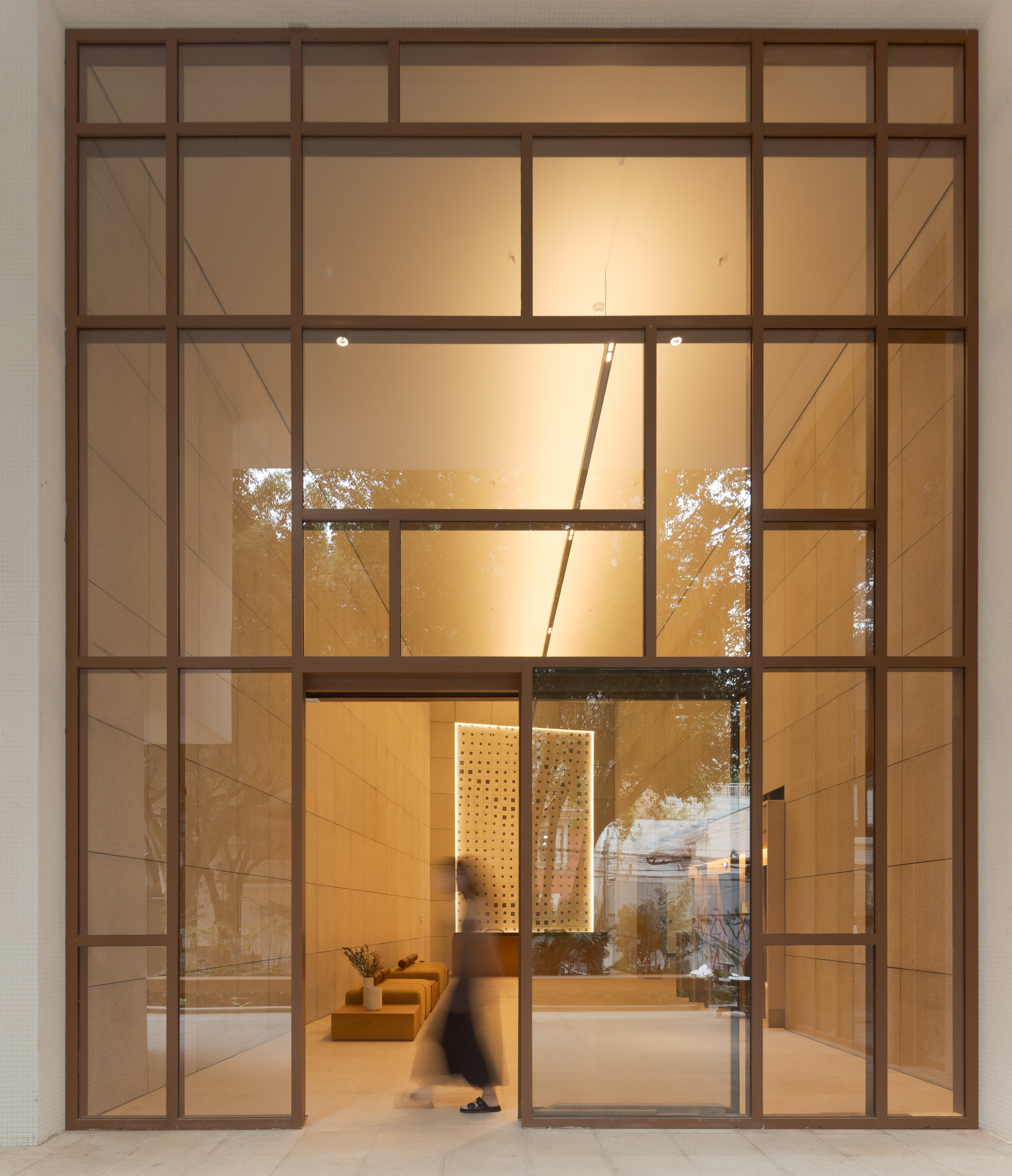 Lobby space in the Valente building, São Paulo